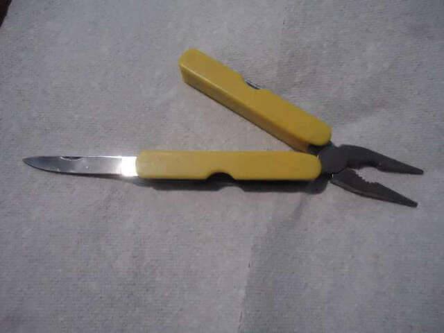 pliers-with-knife-attachment