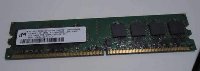 1GB-DDR2-memory-chip
