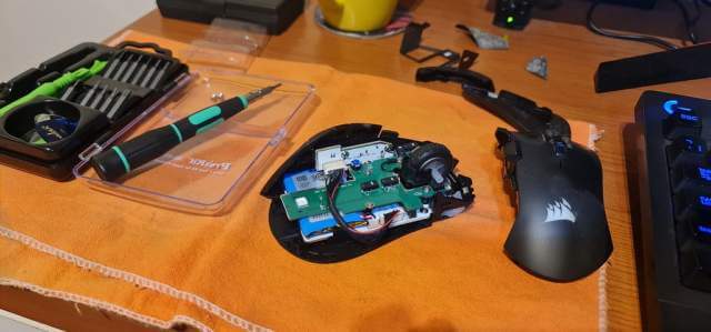 corsair-ironclaw-mouse-open
